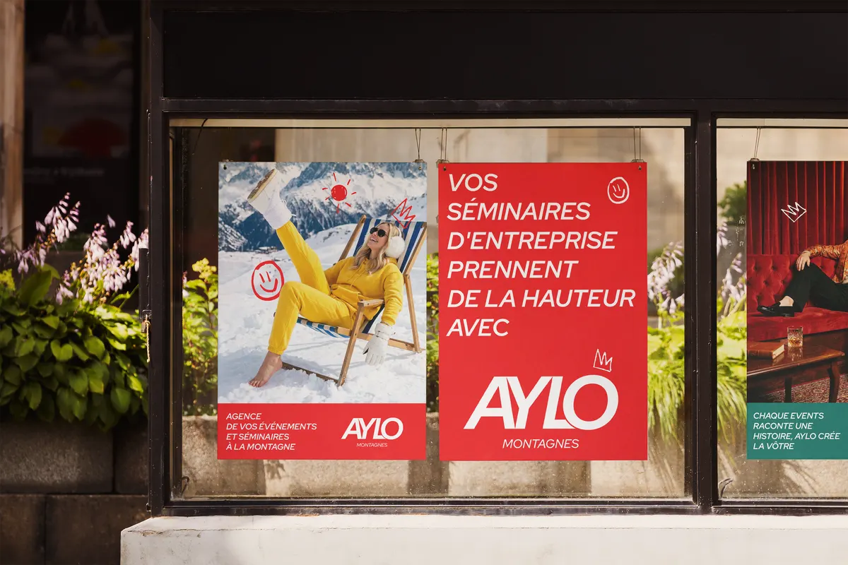Affiches AYLO Montagnes en vitrine : « Vos séminaires d'entreprise prennent de la hauteur »