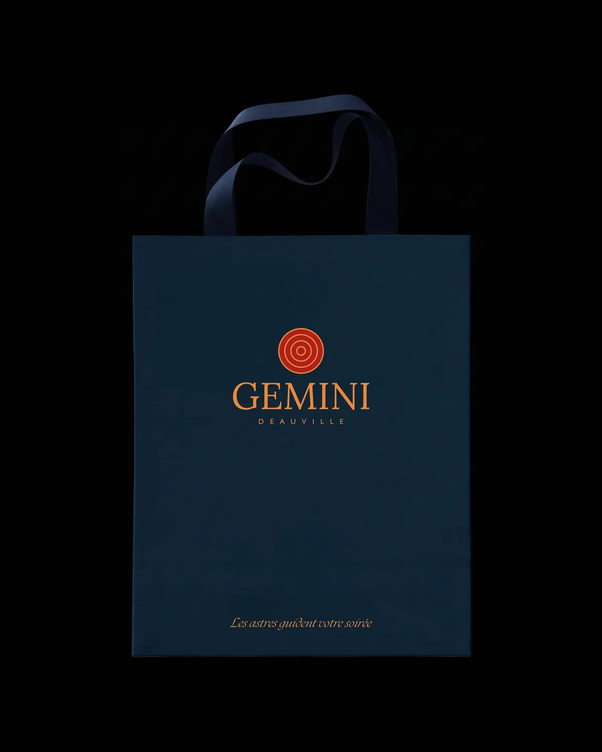 Sac en papier bleu nuit au logo Gemini Deauville