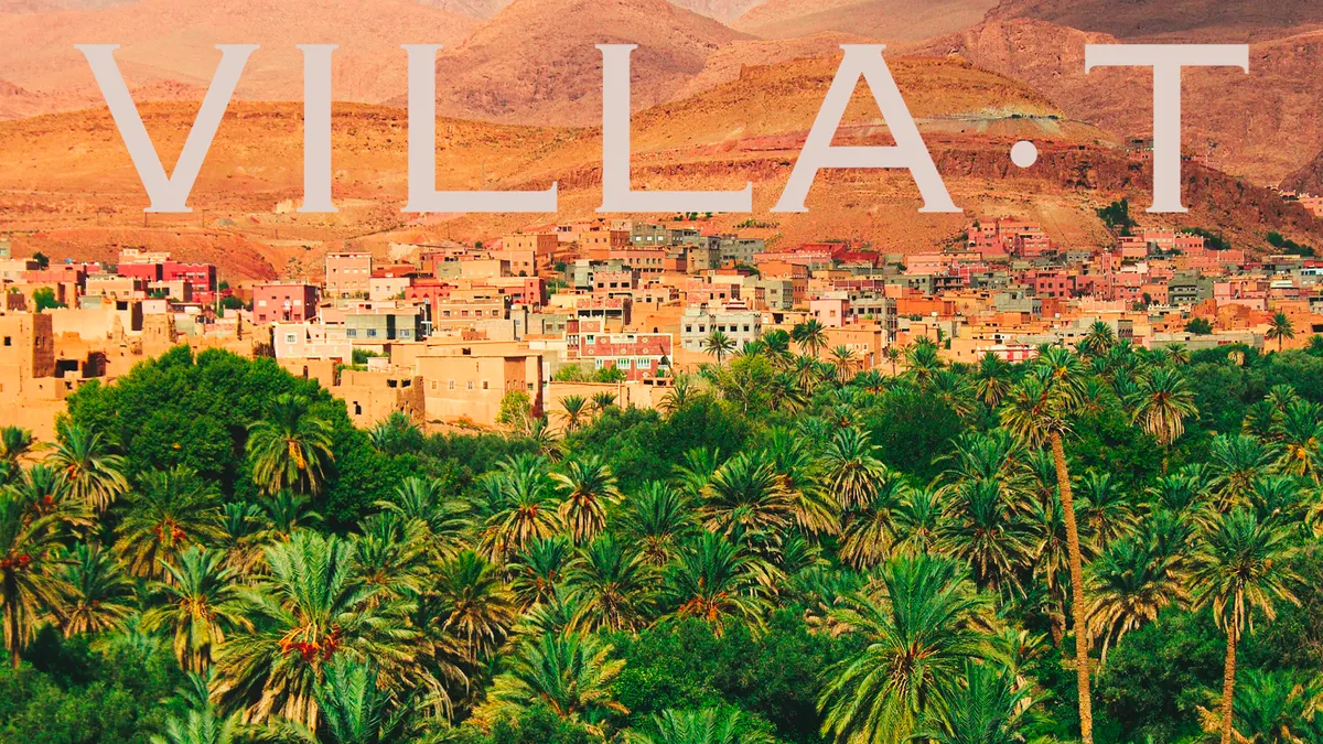 Nom VILLA·T en capitales serif au-dessus d'une palmeraie et d'un village ocre du Maroc